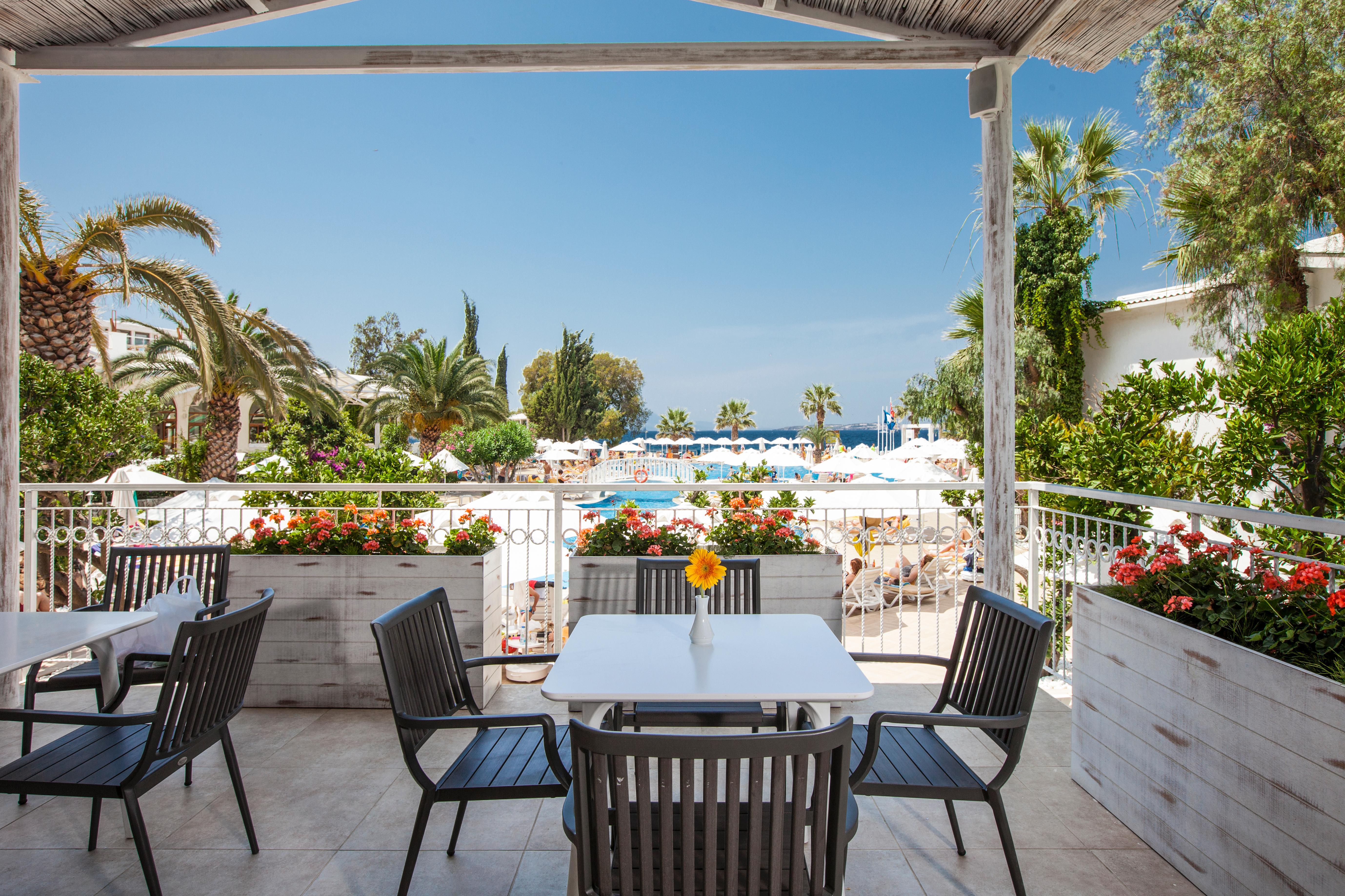 Labranda Tmt Bodrum Ngoại thất bức ảnh The pool at the hotel