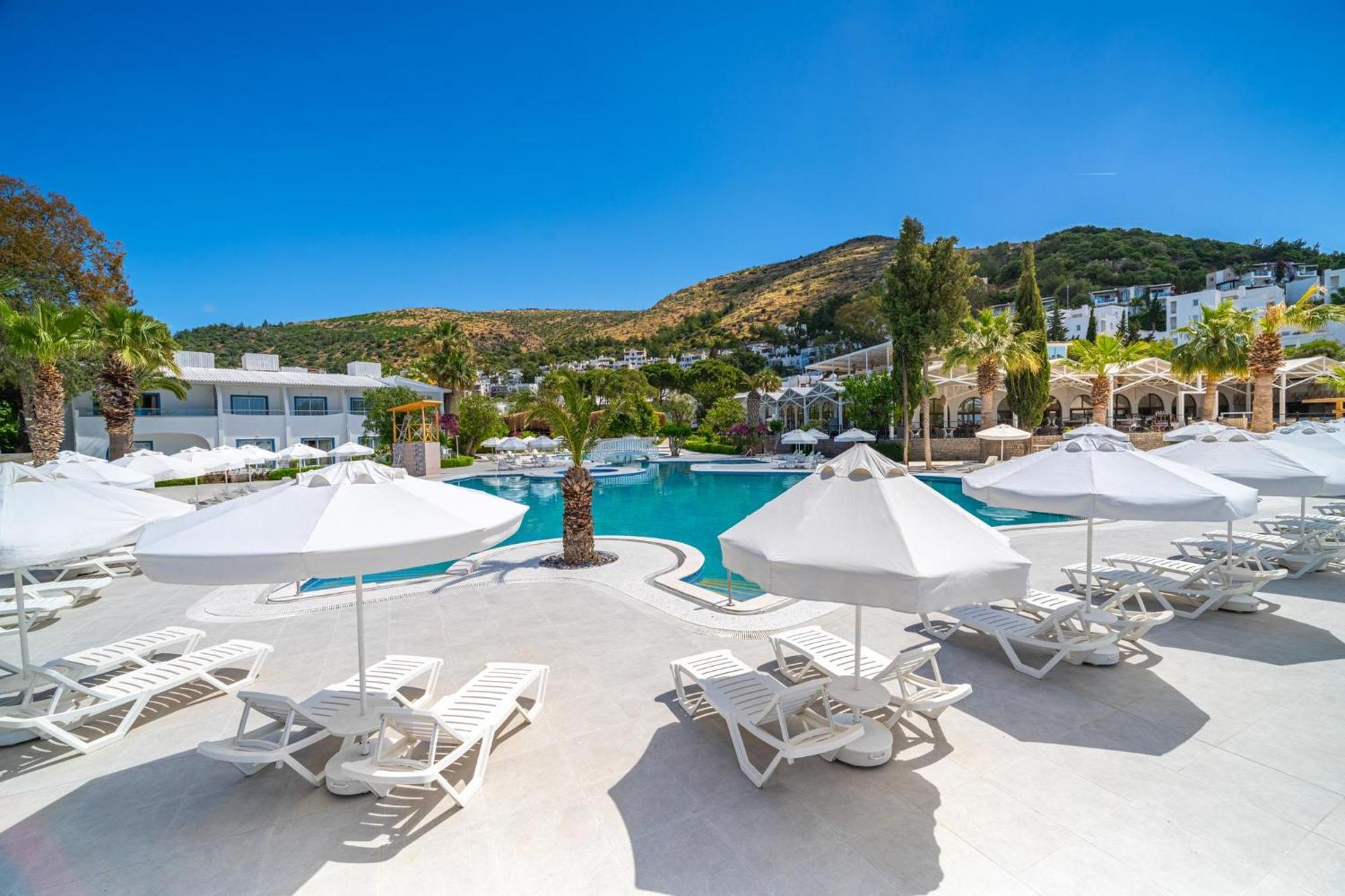 Labranda Tmt Bodrum Ngoại thất bức ảnh The resort's main pool