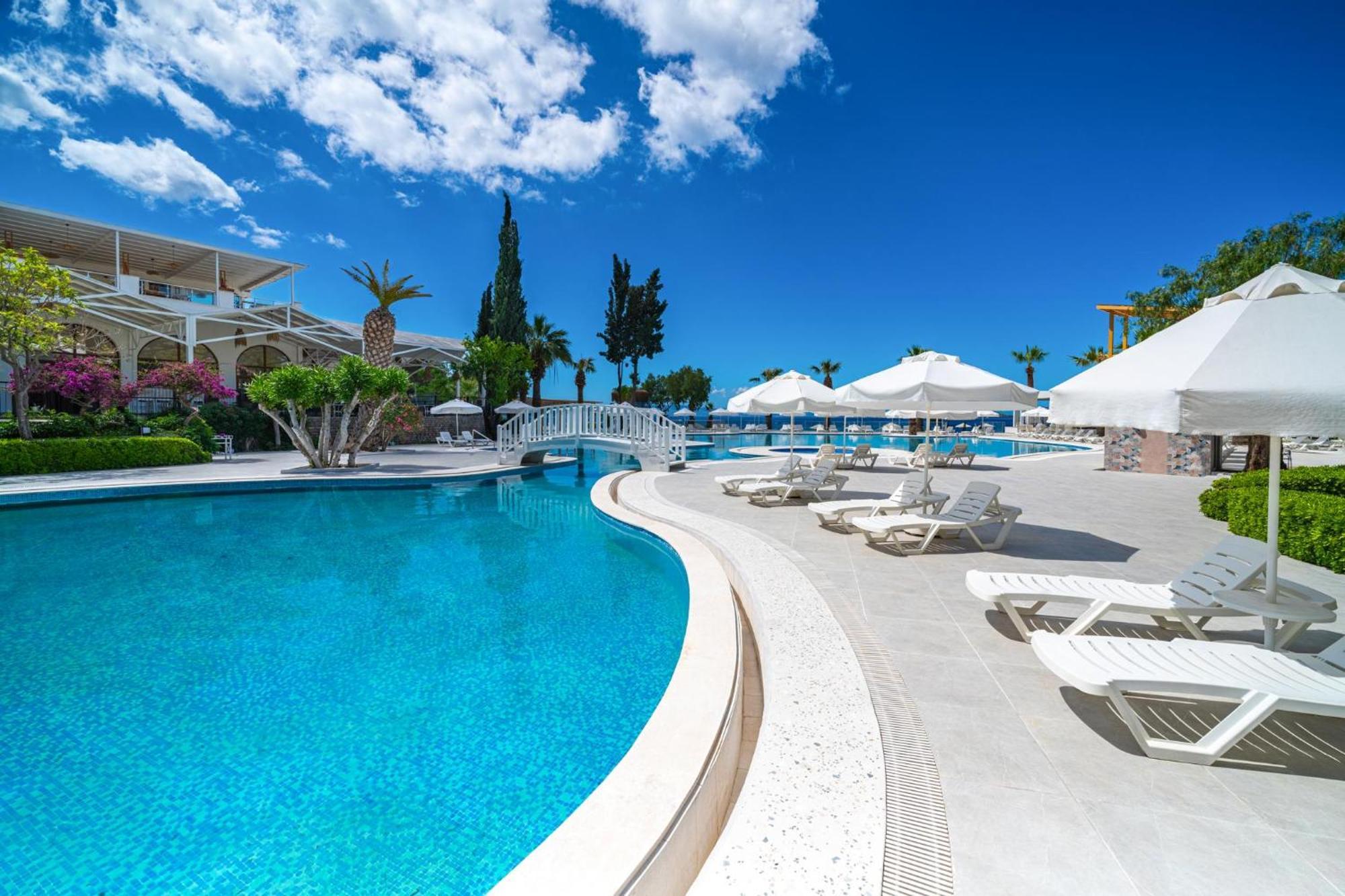 Labranda Tmt Bodrum Ngoại thất bức ảnh Pool at the hotel