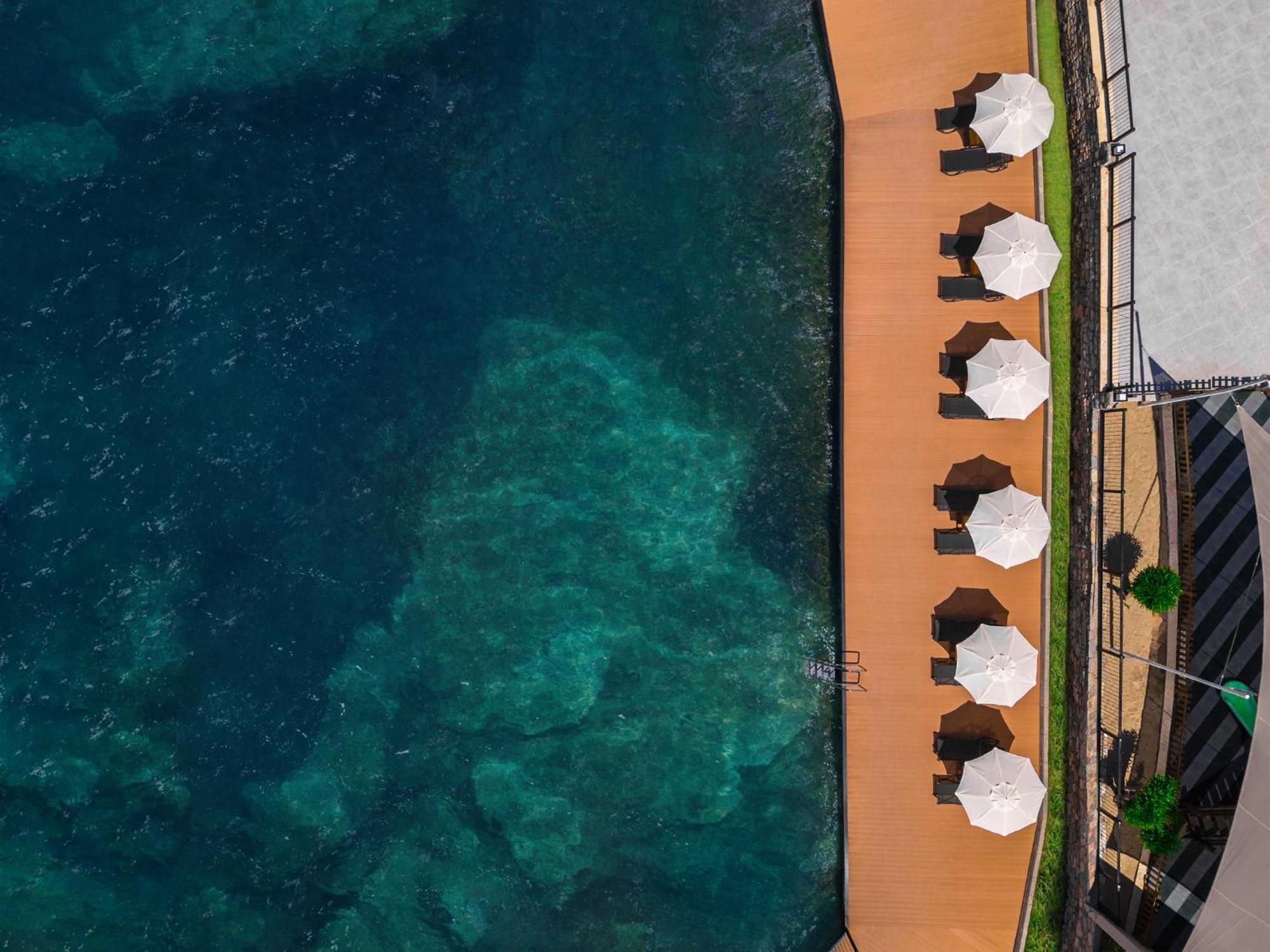 Labranda Tmt Bodrum Ngoại thất bức ảnh Aerial view of the pool at the hotel